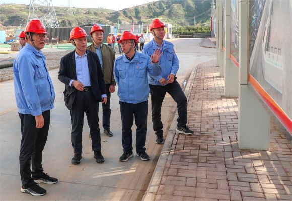 2--amjs澳金沙门线路首页集团公司党委委员、陕能售电董事长刘勇力一行到清水川能源公司开展主题教育专题调研.jpg