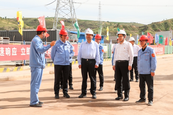 榆林市委书记张晓光一行到清水川能源公司调研三期项目建设情形_副本.jpg