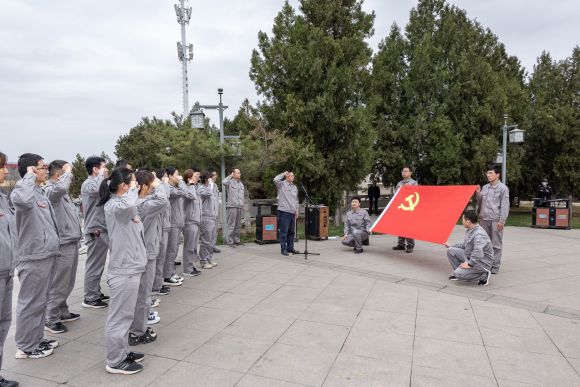 2--清水川能源公司党委开展“思念革命先烈 弘扬先进精神”文明实践运动.jpg